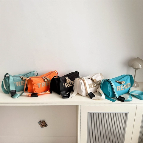 Damen Oxford-Gewebe Zylinder Umhängetasche Mode TREND Buchstaben-Patch Schulter Messenger Bag Lässige Sport-Aufbewahrungstasche