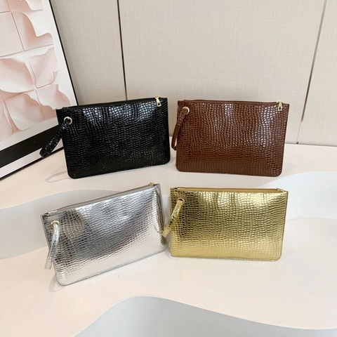 Women Clutch Bag PU Leather Crocodile Embossed Envelope Handheld Bag With Wristlet Strap Retro Trendy Fashionable