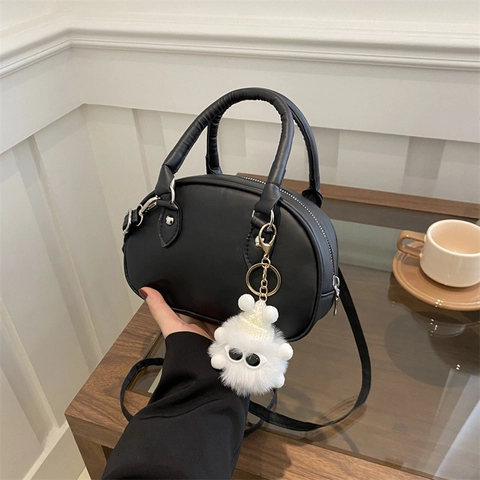 Borsa A Tracolla Donna Pelle PU Forma Di Conchiglia Borsa A Mano Tinta Unita Versatile Tracolla Con Pendente In Peluche Stile Bowling
