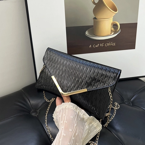 Dames PU Leren Enveloppe Schoudertas met Geplooide Textuur Gouden V Metalen Rand Kettingriem Avond Clutch Handtas Mode