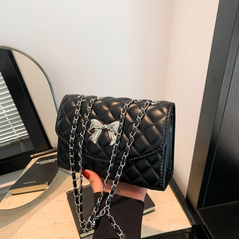 Quilted Crossbody Bag PU Leather Metallic Bow Chain Strap Fashion Square Shoulder Handbag For Women