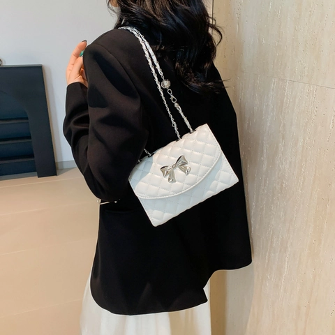 Quilted Crossbody Bag PU Leather Metallic Bow Chain Strap Fashion Square Shoulder Handbag For Women
