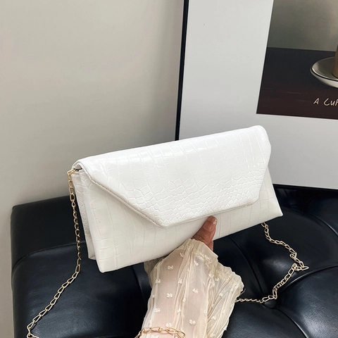 Sac à Épaule Enveloppe en Cuir PU à Motif Crocodile pour Femmes Sac Bandoulière Moderne à Chaîne Pochette de Soirée