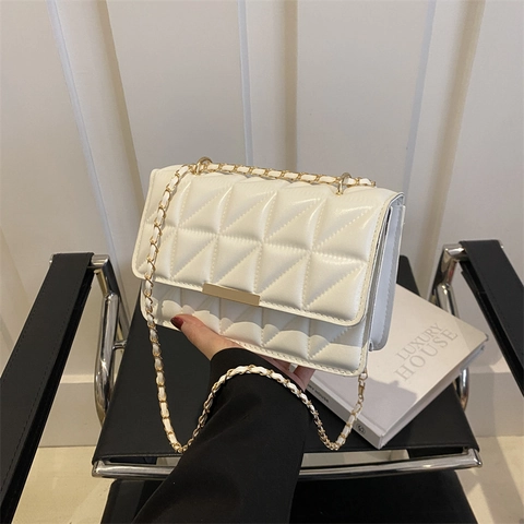 Women Quilted Rhombic Pattern Shoulder Bag PU Leather With Gold Metal Chain Strap And Rectangular Clasp For Commute Fashion