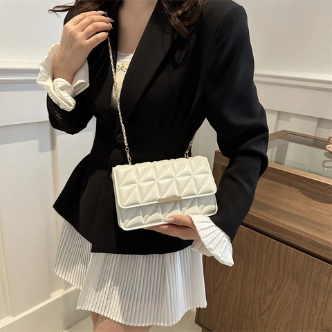 Women Quilted Rhombic Pattern Shoulder Bag PU Leather With Gold Metal Chain Strap And Rectangular Clasp For Commute Fashion