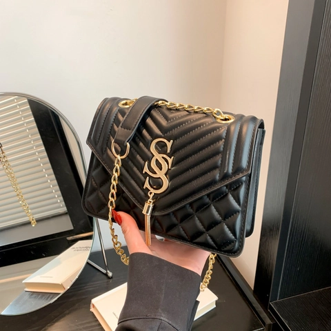 Women Quilted Shoulder Bag PU Leather Chevron Pattern Metal Chain Strap Tassel Decoration Square Crossbody Fashion Chic