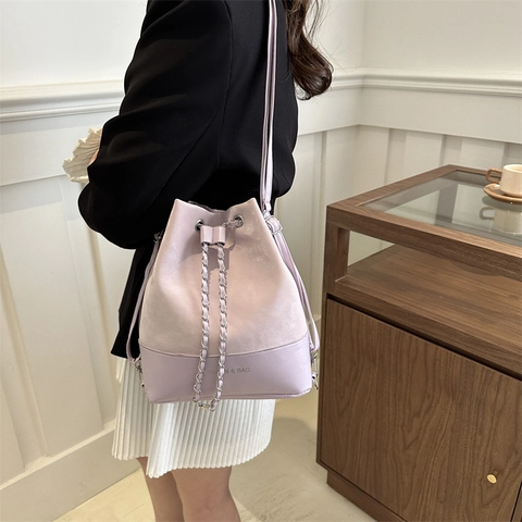 Women Minimalist PU Leather Bucket Bag With Silver Metal Chain Drawstring Splicing Design Crossbody Shoulder Bag For Daily
