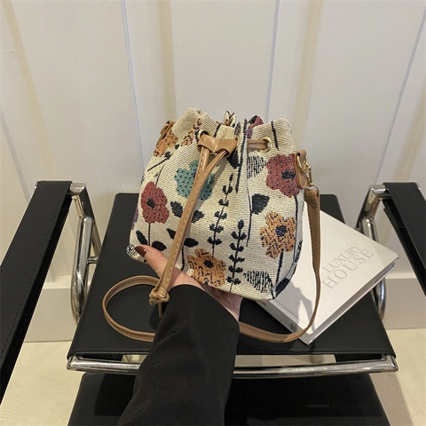 Borsa a Secchiello da Donna in Nylon Jacquard Etnico Borsa a Tracolla Retro con Coulisse e Tracolla in Pelle PU Borsa Casual Geometrica Floreale