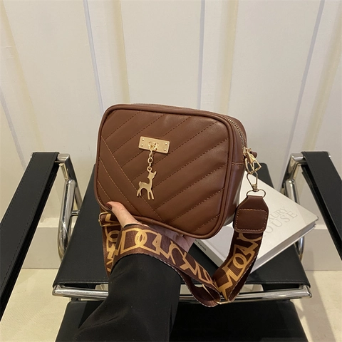 Fashion Quilted PU Leather Shoulder Bag With Golden Deer Pendant Korean Style Wide Strap Crossbody Square Bag For Women