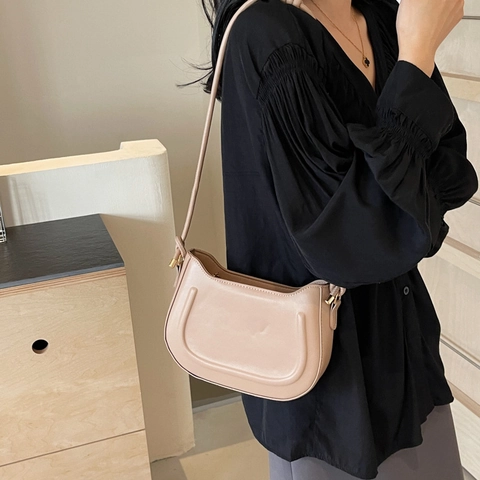 Bolso De Axila Para Mujer Cuero PU Color Sólido Relieve En U Media Luna Bolso De Hombro Correa Con Nudo Herrajes Chic