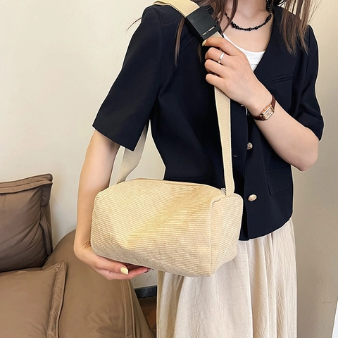 Bolso de Hombro de Pana para Mujer Gran Capacidad Color Sólido Casual Bandolera Pillow Bag Con Correa Ancha Ajustable