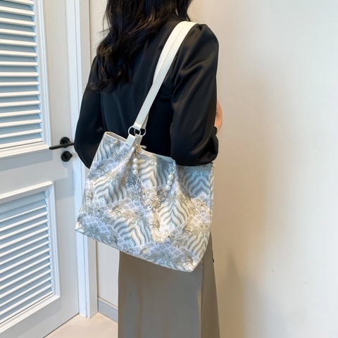 Vintage Traditional Chinese Wave Pattern Tote Bag Women Large Capacity PU Fabric Shoulder Bag With Artificial Pearl Decoration