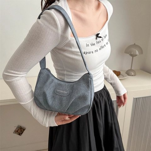 Minimalist Ruched Underarm Bag for Women Pleated Nylon Synthetic Leather Shoulder Bag With Fashion Tag Zipper Solid Color Tote Bag