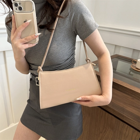 Bolso de Axila Minimalista Estilo Francés para Mujer Color de Caramelo PU Cuero Baguette Bolso de Hombro con Correa de Nudo