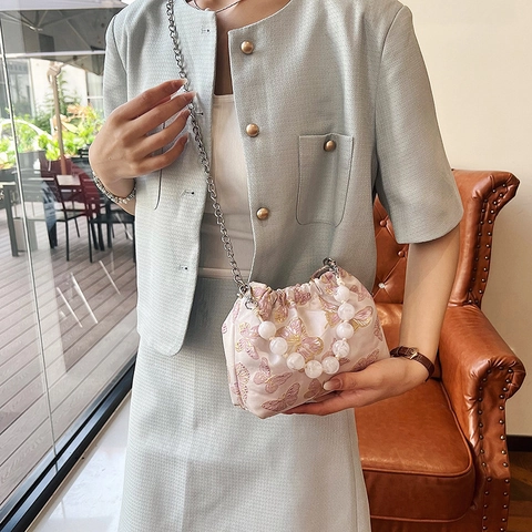 Sac Seau Brodé Papillon Nouveau Style Chinois Femme Satin Cordon de Serrage Sac à Épaule Avec Poignée en Künstliche Perles Chaîne