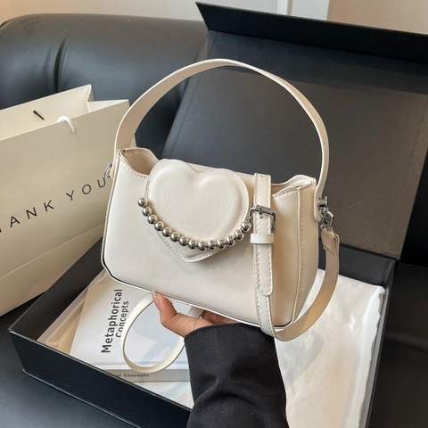 Damen Schultertasche Mit Herzklappe PU Leder Chic Design Silberne Perlenkette Umhängetasche Handtasche