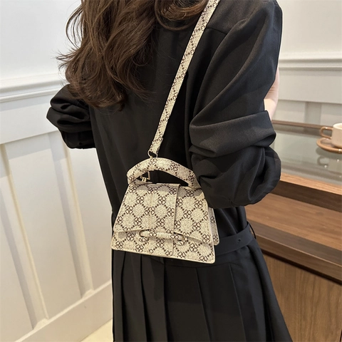 Damen Retro PU Leder Schultertasche Mode Kleeblatt Monogramm Handtasche Kleine Umhängetasche Mit Tragegriff Täglich Tasche