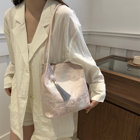 Sac à Bandoulière Jacquard Satin Nouveau Style Chinois Motif Architecture Vintage Sac Fourre-tout Grande Capacité Gland Femmes