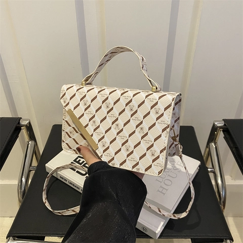 Women Fashion PU Leather Plaid Bear Print Shoulder Bag Metal Decor Chain Handle Small Square Crossbody Bag For Daily Use