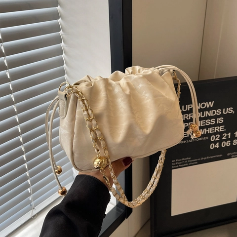 Damen Neuer Chinesischer Stil Plissierte Wolken-Tasche PU-Leder Kordelzug Schultertasche Mit Goldener Ballkette Umhängetasche