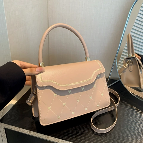 Women Quilted Shoulder Bag PU Leather Gold Heart Studs Wavy Edge Crossbody Handbag Elegant Rhombus Pattern Fashion