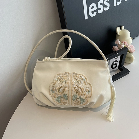 Sac à Épaule Brodé Style Chinois Femme Élégant Motifs Floraux Satin Sac Bandoulière Avec Gland Vintage Plissé Sac Sous Le Bras