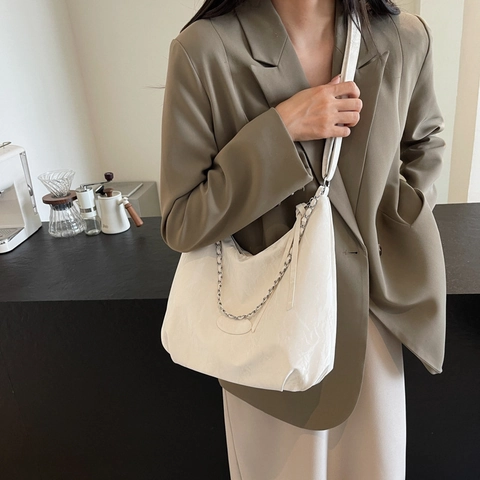 Borsa Hobo in Pelle PU Pieghettata da Donna di Grande Capacità Borsa a Tracolla con Catena in Argento Borsa Tote Pendolare Minimalista