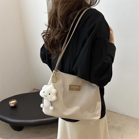 Sac Fourre-Tout Femme Style Coréen Minimaliste en Cuir PU Grande Capacité Sac à Épaule Texture Gaufre Avec Pendentif Nuage