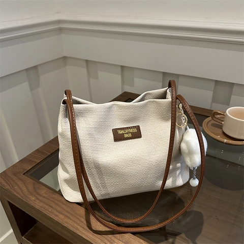 Damen Gewebte Textur Tote Bag Minimalistische Schultertasche Mit Lederriemen Plüsch Wolke Anhänger Casual Vielseitige Tasche