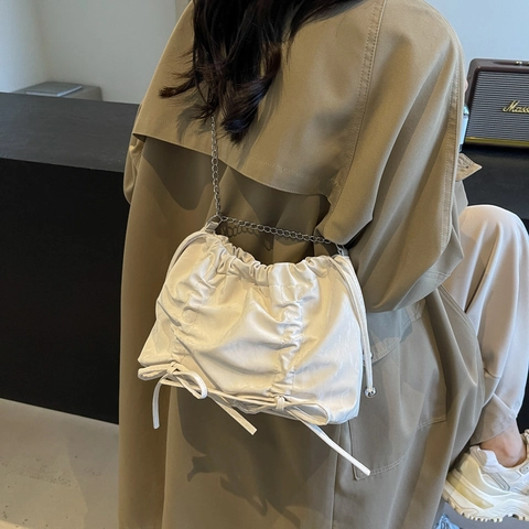Pleated Crossbody Bag PU Leather Cloud Tote With Silver Chain Drawstring Closure For Women Versatile Fashion
