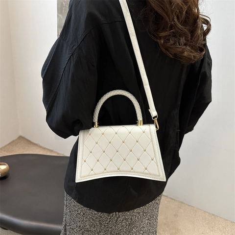 Women Quilted Rhombic Shoulder Bag Heart Embroidery Woven Handle Rivet PU Leather Crossbody Handbag Fashion Trendy Bag