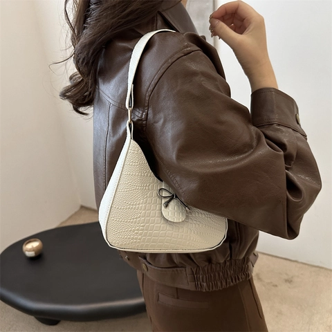 Élégant Sac Sous le Bras en Cuir PU Gaufré Crocodile Avec Décoration de Nœud en Métal Argenté Sac à Épaule Mode pour Femmes Urbain Quotidien