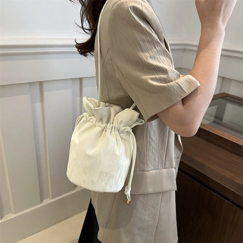 Bolso Cubo Plisado de Moda para Mujer Bolso de Hombro con Cordón Gran Capacidad Color Sólido Estilo Coreano