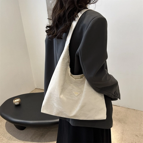 Borsa a Tracolla da Donna Minimalista in Nylon Increspato Borsa Tote Grande Capacità Logo Triangolare Hobo per Ufficio