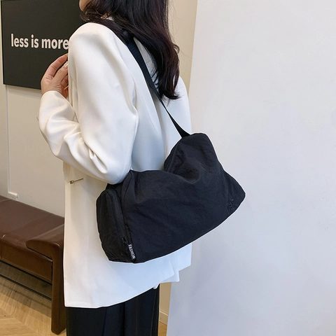 Women Minimalist Nylon Shoulder Bag Large Capacity Casual Lightweight Crossbody Bag With Adjustable Wide Strap Side Pocket