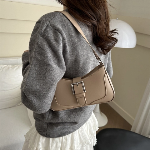 Vintage Women PU Leather Underarm Bag Minimalist Baguette Shoulder Bag With Silver Metal Buckle Solid Color Daily Purse
