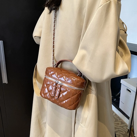 Women Quilted Chain Shoulder Bag Fashion PU Leather Crossbody Vanity Case Small Square Handbag With Dual Zippers