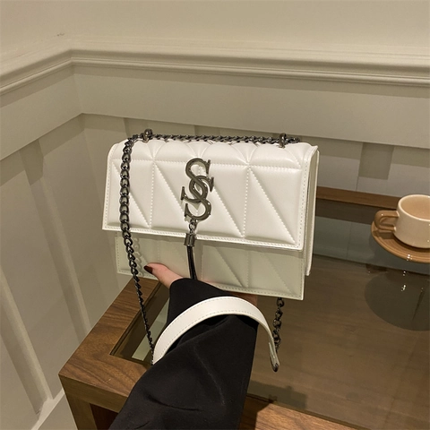 Bolso De Hombro Acolchado De Cuero PU Para Mujer Con Correa De Cadena Logo Metálico Borla Bolso Cuadrado Pequeño Retro