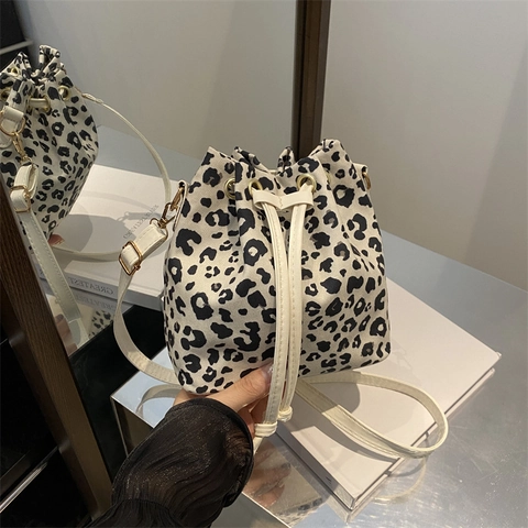 Borsa a Secchiello Leopardata da Donna in Nylon e Tela con Coulisse Borsa a Spalla e Tracolla per il Pendolarismo Quotidiano