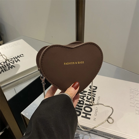 Borsa a Tracolla Mini a Forma di Cuore in Pelle PU Con Catena in Metallo e Cerniera Piccola Borsa a Spalla Trendy da Donna