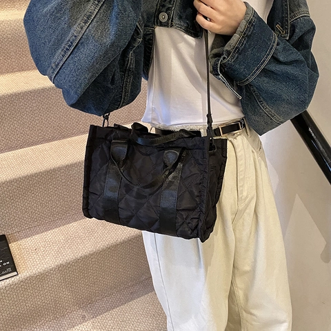 Mode Damen Gesteppte Rauten Umhängetasche Puffy Nylon Tote Bag Große Kapazität Crossbody Bag Mit Verstellbarem Riemen Pendlertasche