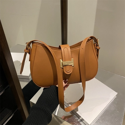 Bolso de Axila de Cuero PU Minimalista Urbano Mujeres Vintage Color Sólido Bolso de Hombro Con Hebilla de Metal Dorado Bandolera