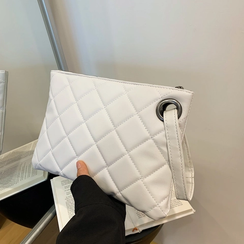 Women Fashion Quilted PU Leather Envelope Clutch Bag Minimalist Diamond Lattice Handbag With Wrist Strap Metal Ring Zipper