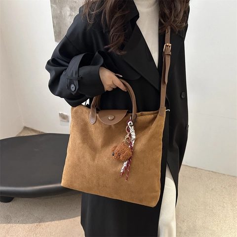 Vintage Large Capacity Women's Tote Bag Faux Suede PU Leather Shoulder Bag With Plush Bear Charm Casual Commute Handbag