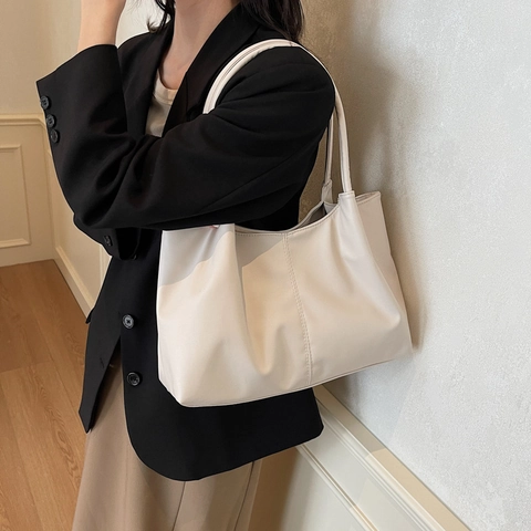 Große Tragetasche PU Leder Minimalistische Schulter Achsel Tasche Für Damen Pendler Plissiertes Design Weich Chic