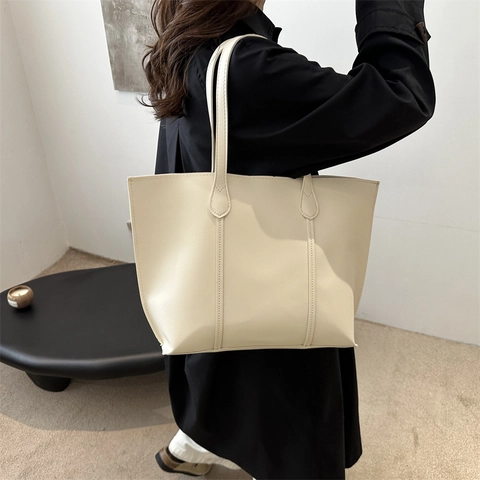 Minimalist Large Capacity Synthetic Leather Tote Bag For Women Solid Color Casual Shoulder Bag For Daily Commute Work Fashion Handbag