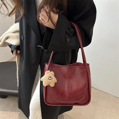Vintage PU Leather Large Capacity Tote Bag For Women With Plush Star Charm Commuting Shoulder Bag Casual Solid Handbag