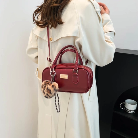 Bolso de Hombro Retro de Cuero PU para Mujer Elegante Bolso Boston Con Hebilla Magnética y Colgante de Corazón de Leopardo Bolso Cruzado Cuadrado