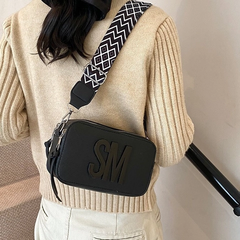 Women PU Leather Camera Bag With Wide Geometric Strap SM Letter Logo Crossbody Shoulder Purse Fashion