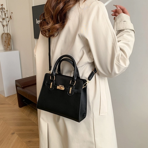 Sac à Main Trapèze en Cuir PU pour Femmes Fermoir Tournant Doré Sac à Épaule Bandoulière Longue Réglable Sac Classique Commuer